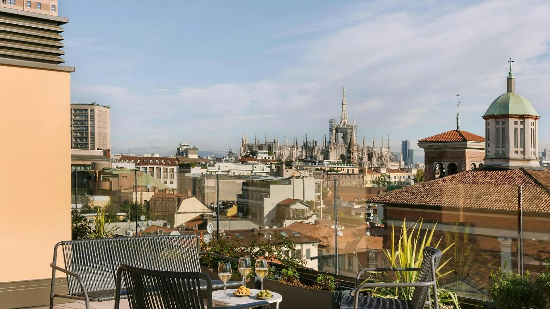 Lägenhetshotell Sonder By Marriott Bonvoy Manzoni Apartments Torre Velasca Milano